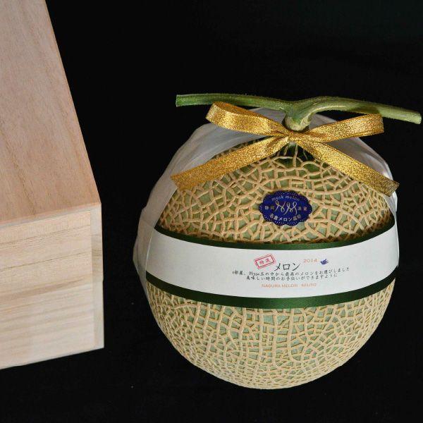 おもてなしギフト 進物用特選マスクメロン 名倉メロン農場 メロン職人名倉正司が育てた一木一果の進物用特選ギフトのマスクメロン Ｍサイズ |  | 01