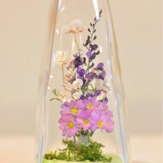 フラワーボトル　生花を色や形をそのままに、３ヶ月から半年間（保存状態によっては更に長期間）綺麗に咲かせます　四角すい型ボトル｜omotenashigift｜02