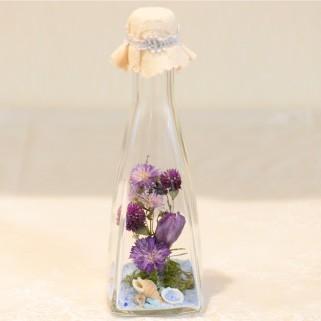 フラワーボトル 生花を色や形をそのままに、３ヶ月から半年間（保存状態によっては更に長期間）綺麗に咲かせます 四角すい型ボトル |  | 05
