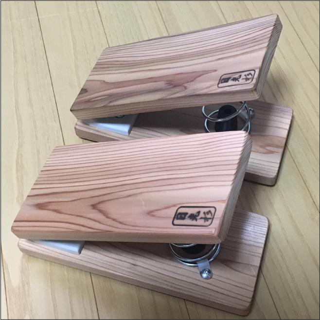 健康機器 栃木県鹿沼市の鎌田スプリングが日光杉で作った股関節運動器 らくらく快足 | 