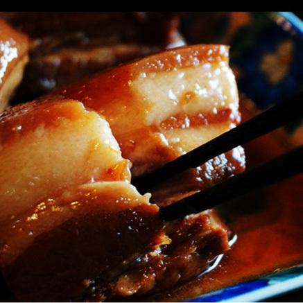 琉球料理 らふてーとてびち 琉球料亭 四つ竹がおとどけする 沖縄の定番料理（各10個） おもてなしギフト |  | 01