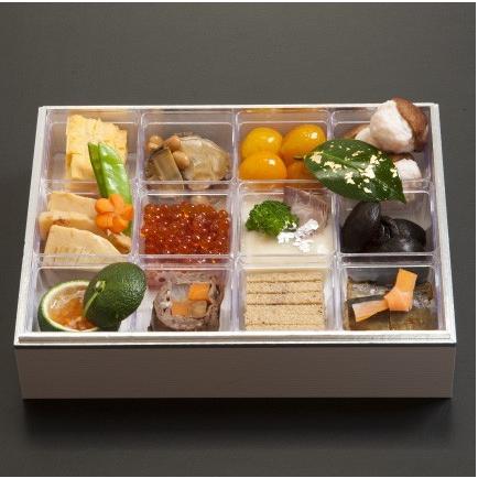 おもてなしギフト　お節料理　中津川宿の老舗　上見屋の特製　２段重ね　お節料理　２４種の手作り　生おせち ラッピング