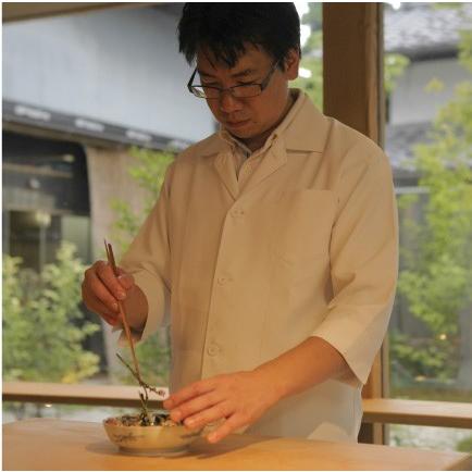 おもてなしギフト　お節料理　中津川宿の老舗　上見屋の特製　２段重ね　お節料理　２４種の手作り　生おせち ラッピング