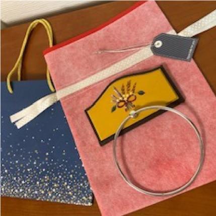 おもてなしギフト タオルハンガー トールペイントショップlily Snowが贈る人の思いを込めて作った手作り感の残るタオルハンガー おもてなしギフトショップ 通販 Paypayモール