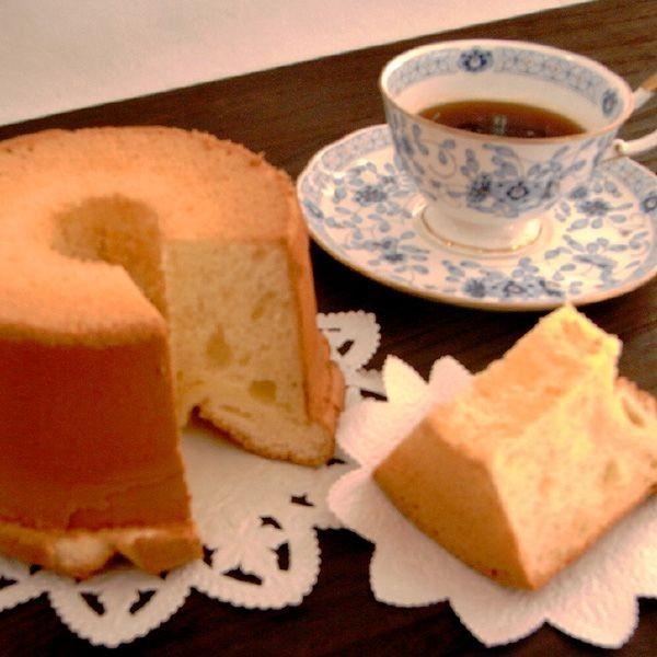 おもてなしギフト　シフォンケーキ　ママの優しさを伝える横須賀シフォン　手軽なカップシフォンケーキ（6個）と選べるシフォンケーキ（14cm×1個） |  | 01