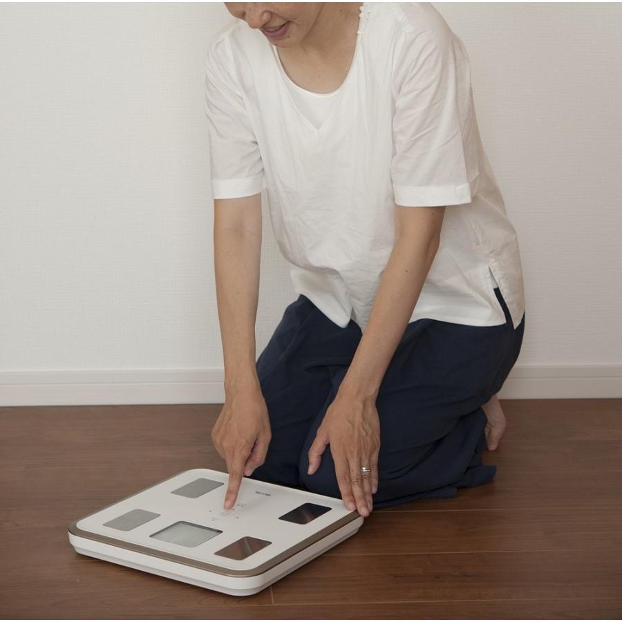 タニタ 体重 体組成計 バックライト 日本製 ホワイト 810 Wh フルドット液晶の表示画面採用 顔イラストや応