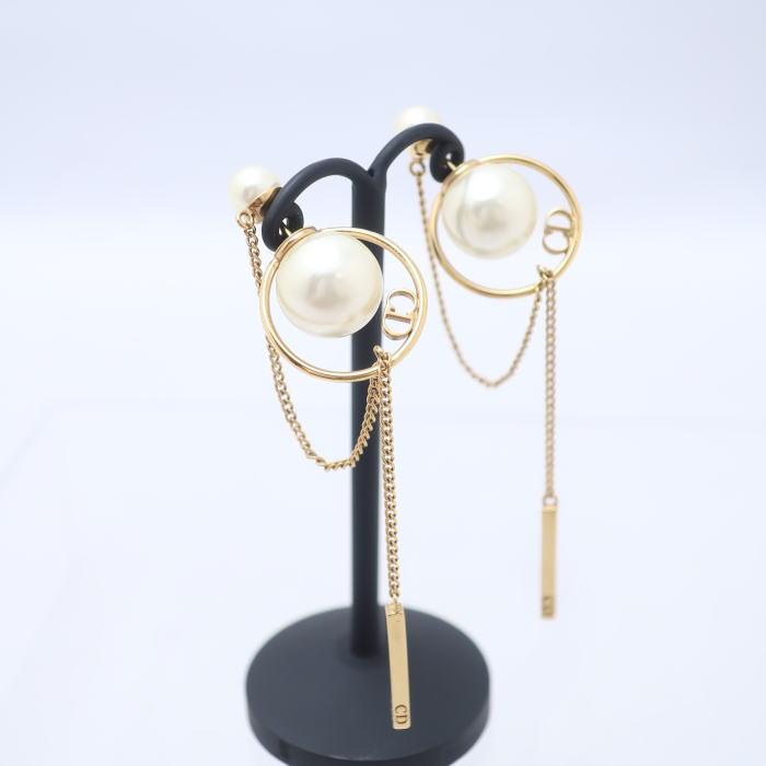 Diorゴールドメッキ パール付きロングピアス Diorゴールドメッキ パール付きロングピアス