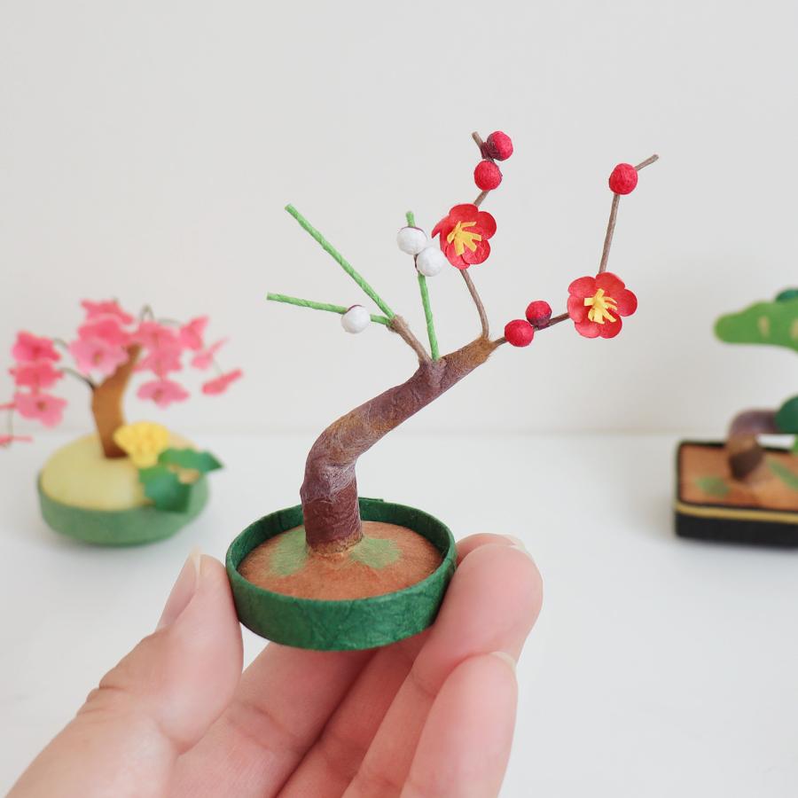 【最終価格】紅白梅豆盆栽（作り物）ミニサイズ 置物（花台付）一対 めでたや お正月飾り おしゃれ 和紙 置物 ミニ盆栽 紅白梅 和雑貨 日本