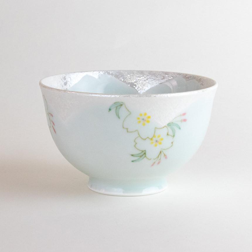 淡い緑色の花模様茶碗と木箱 淡い緑色の花模様茶碗と木箱 【公式通販】