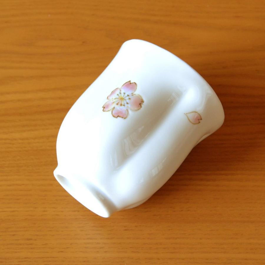 傘寿祝い 女性 プレゼント 桜の花びら形になる 湯呑み 有田焼 舞さくら ピンク メッセージカード付き 傘寿のし付き 長寿の木箱入りメッセージカード付き 傘寿祝い 有田焼 プレゼント 舞さくら 傘寿のし付き 桜の花びら形になる ピンク 女性 長寿の木箱入り 湯呑み