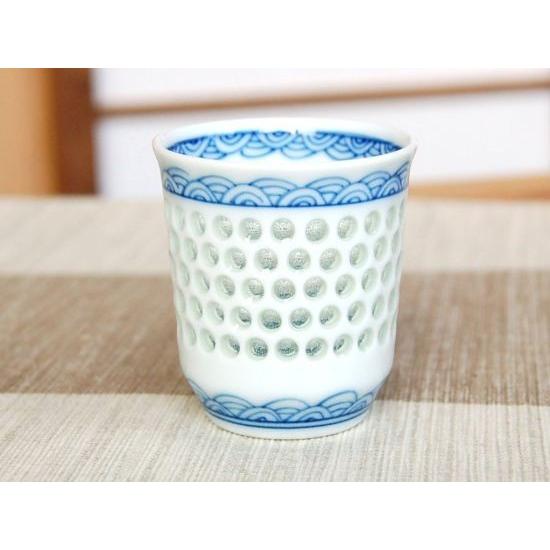 ぐい呑み おちょこ 木箱入 有田焼 水晶彫青海波 : 有田焼やきもの市場