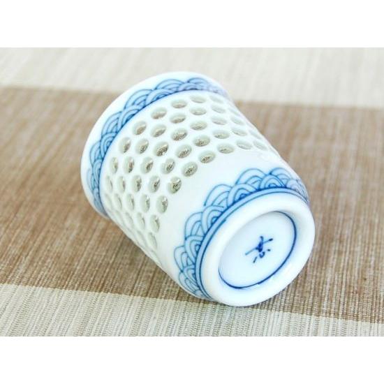 ぐい呑み おちょこ 木箱入 有田焼 水晶彫青海波 : 有田焼やきもの市場