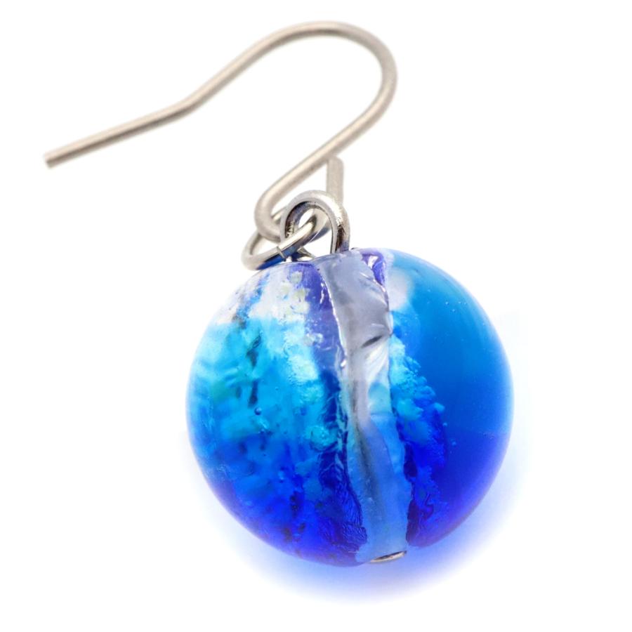 ホタルガラス ピアス レディース ヨナグニブルー 光る 蓄光 チタン製