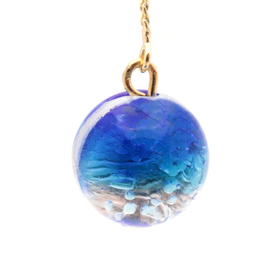 HMイヤリングシルバー勾玉ガラスライトブルー水色蓄光