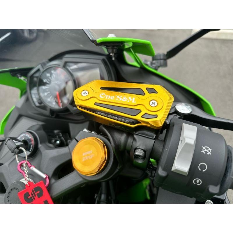 ZX-25R専用 CNC アルミ削り出し フロントブレーキマスターカバー