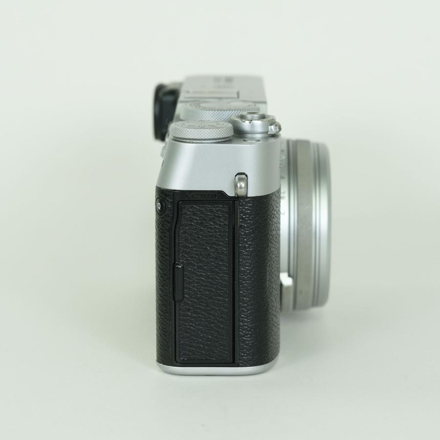 [並品 | シャッター数13，100回] FUJIFILM X100V シルバー | コンパクトデジタルカメラ