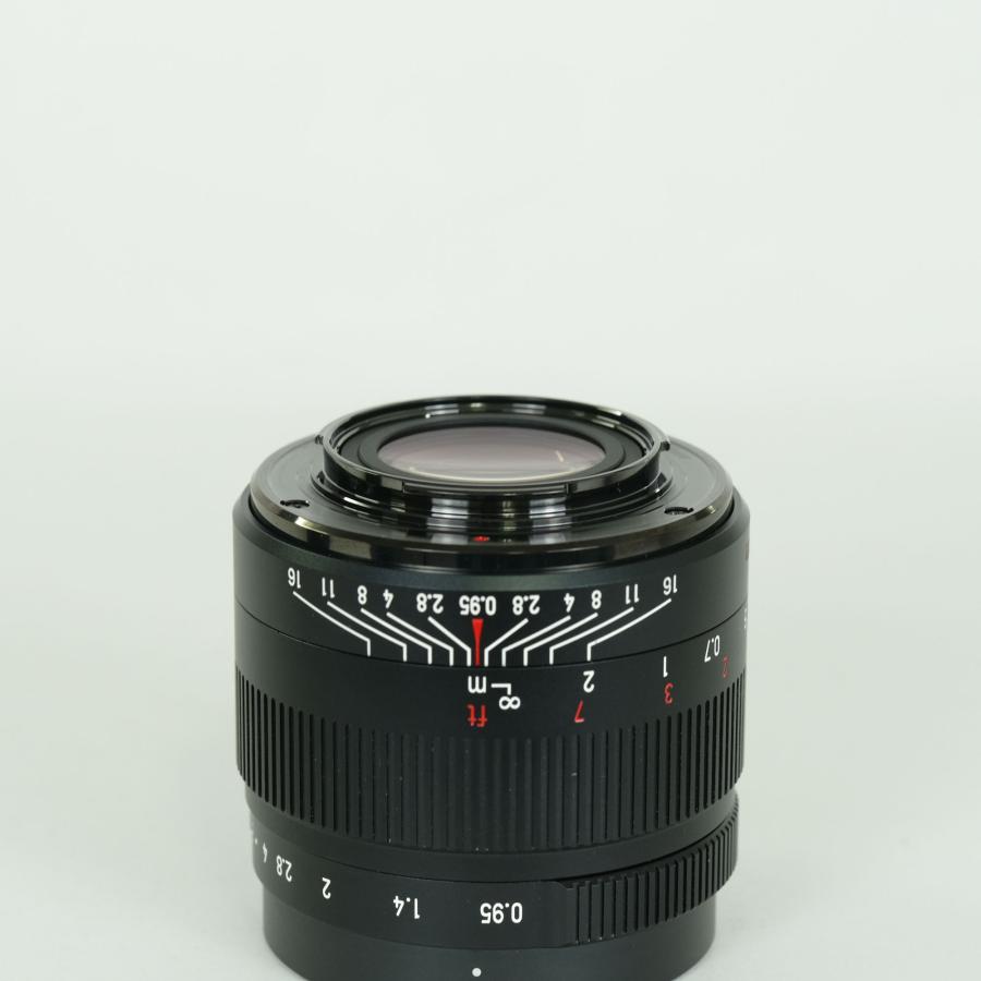 美品 7artisans 35mm F0.95 フジフイルムX用 美品] 七工匠 7Artisans 35mm F0.95 (フジフイルムX用) ブラック