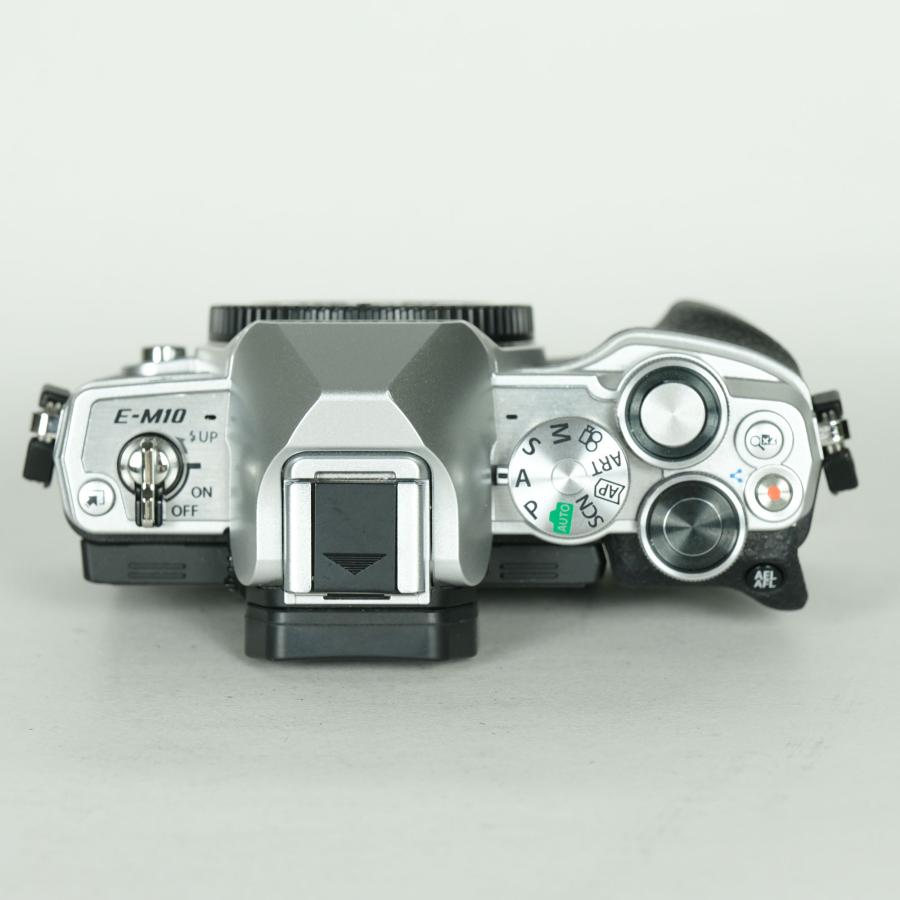 美品 | シャッター数4,655回] OLYMPUS OM-D E-M10 Mark IV [ボディ