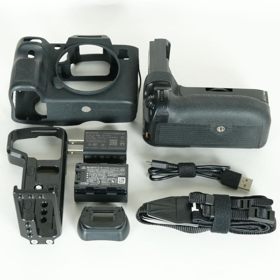 良品 | 別売り付属品多数] SONY α7 III（ILCE-7M3） [ボディ] E