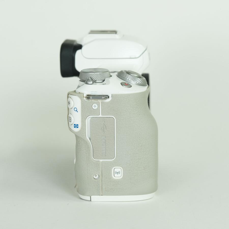 Canon EOS Kiss M2 本体 + レンズ2本 + バッテリー 並品 | バッテリー2個付] Canon EOS Kiss M2 [ボディ ホワイト] EF-M