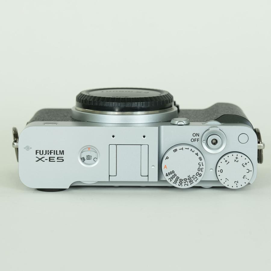 【ショット数459】FUJIFILM X-E5 ボディ シルバー 美品 | シャッター数2,050回] FUJIFILM X-E5 [ボディ シルバー] X