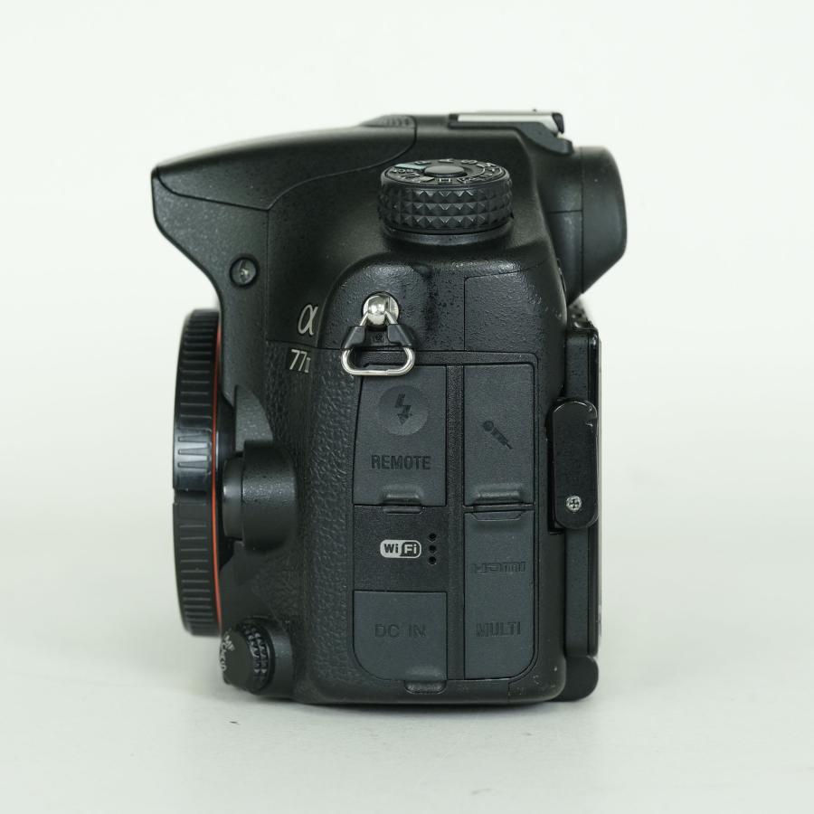 良品 | シャッター数21,690回｜バッテリーグリップ付] SONY α77II