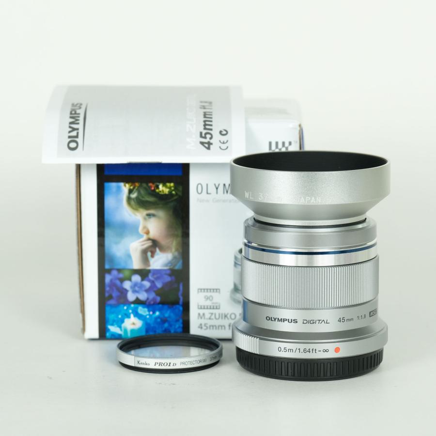 極上品OLYMPUS M.ZUIKO 45mm f1.8 レンズフィルター付き 美品 | フード・フィルター付] OLYMPUS M.ZUIKO DIGITAL 45mm F1.8