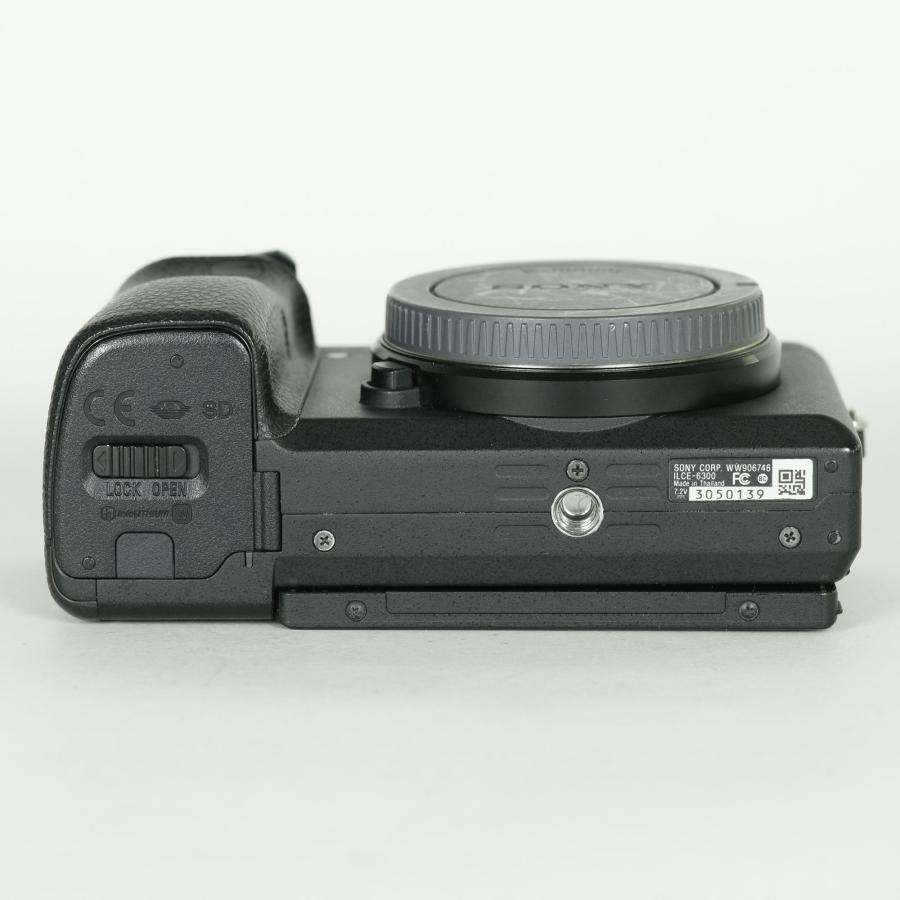SONY α6300ミラーレス一眼カメラ　レンズ3個　その他 ショット数3733 SONY α6300】ミラーレス一眼カメラ 充電器&ストラップ&説明書付 SONY