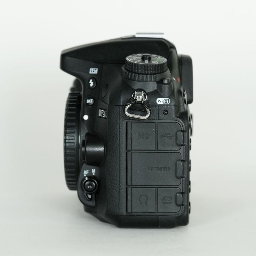 良品｜バッテリーグリップ・バッテリー4個付] Nikon D7200 / ニコンF