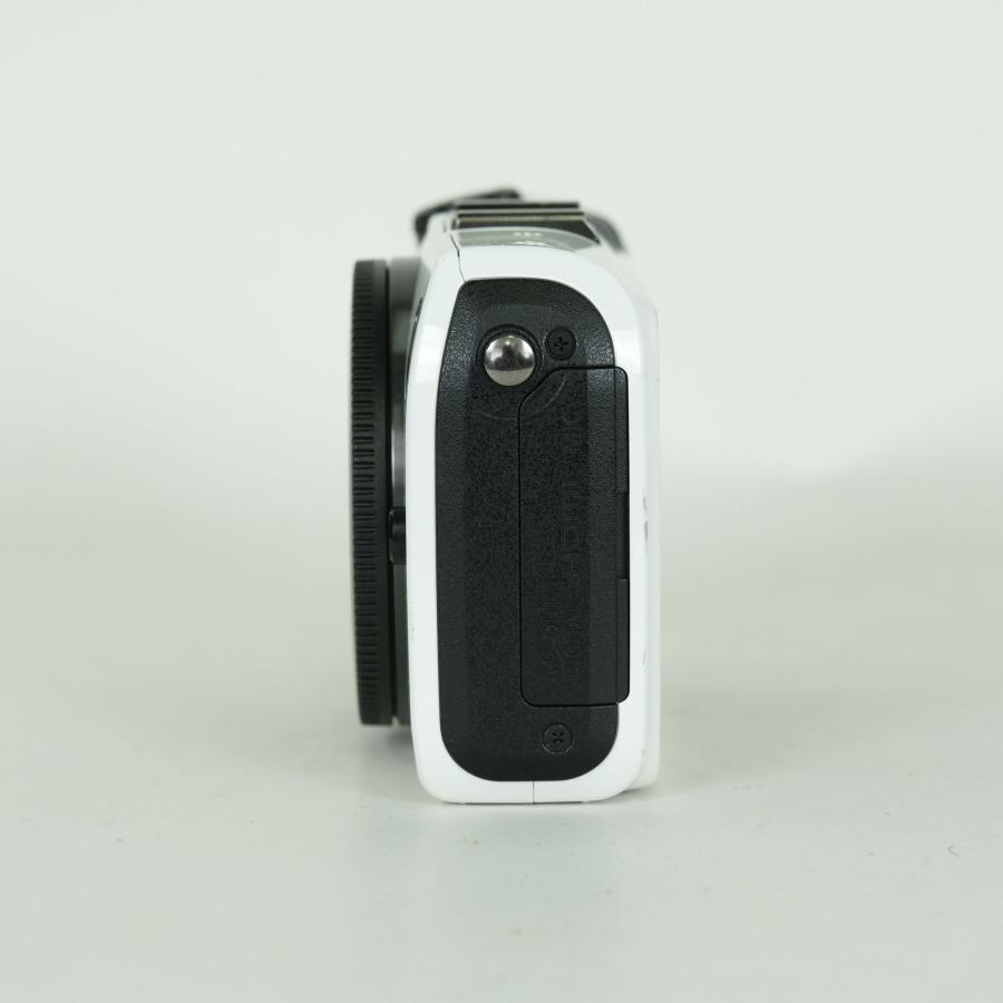 良品] Canon EOS M ボディ ホワイト | キヤノンEF-Mマウント