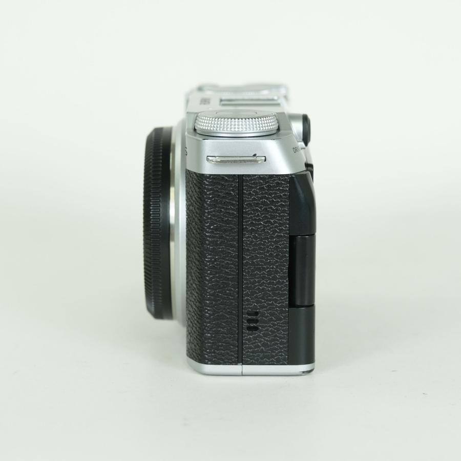 難あり品 | シャッター数3,760回｜レザーケース付] FUJIFILM X-M5