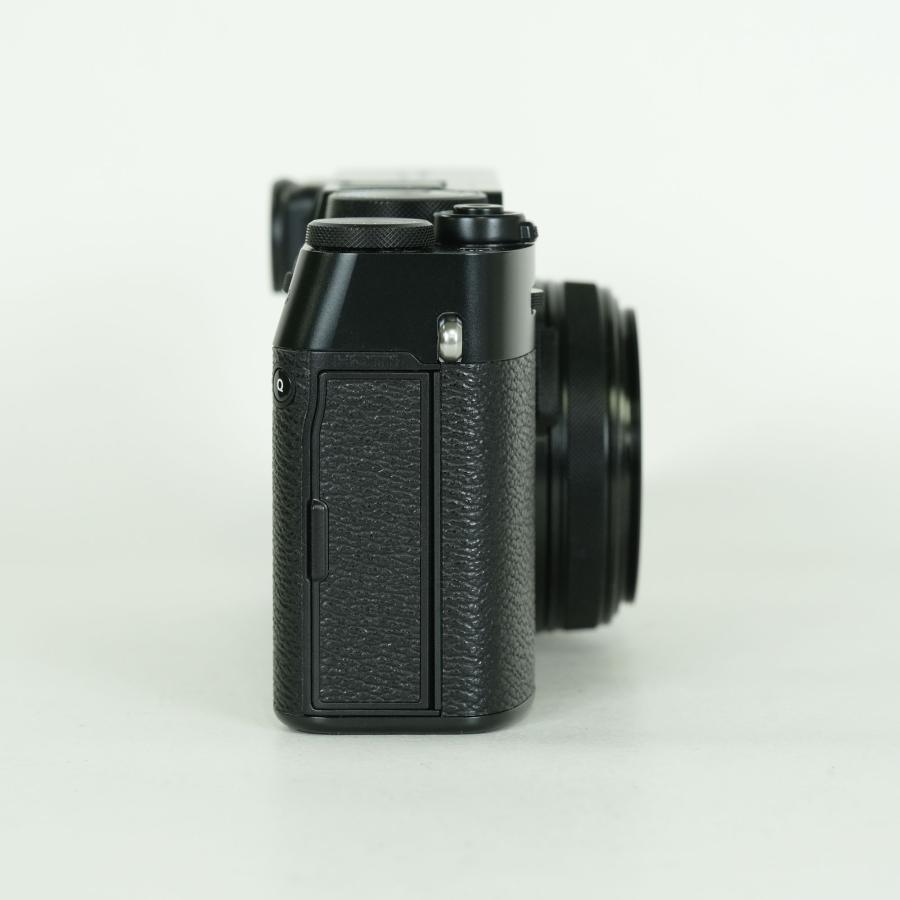 美品 | シャッター数2,000回] FUJIFILM X100VI [ブラック] コンパクト