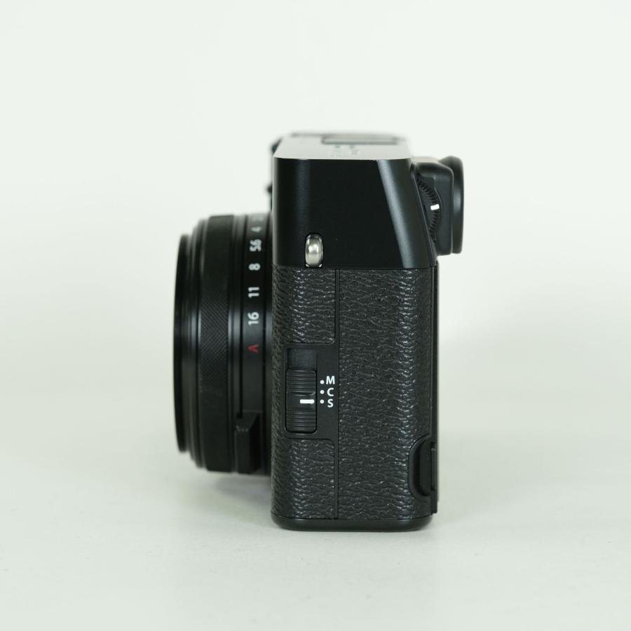 美品 | シャッター数2,000回] FUJIFILM X100VI [ブラック] コンパクト