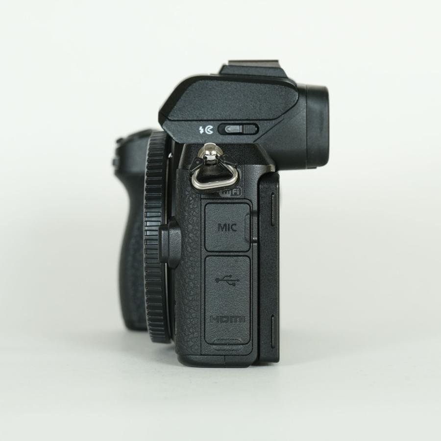 Nikon - 【極美品！ニコンZ50 シャッター数1600・ベースプレート付き