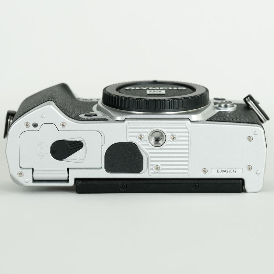 美品｜シャッター数1,798回] OLYMPUS OM-D E-M5 Mark III [ボディ 