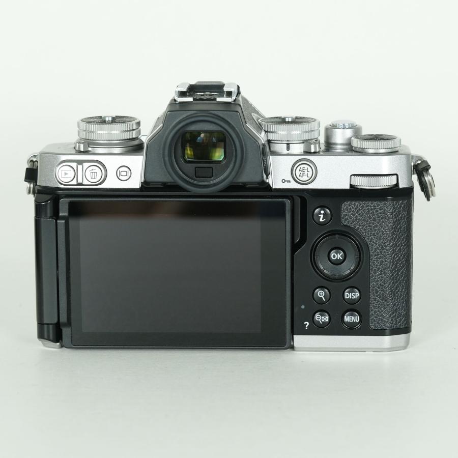 [美品 | シャッター数6,693回] Nikon Z fc [ボディ シルバー] | Nikon Zマウント |  | 03