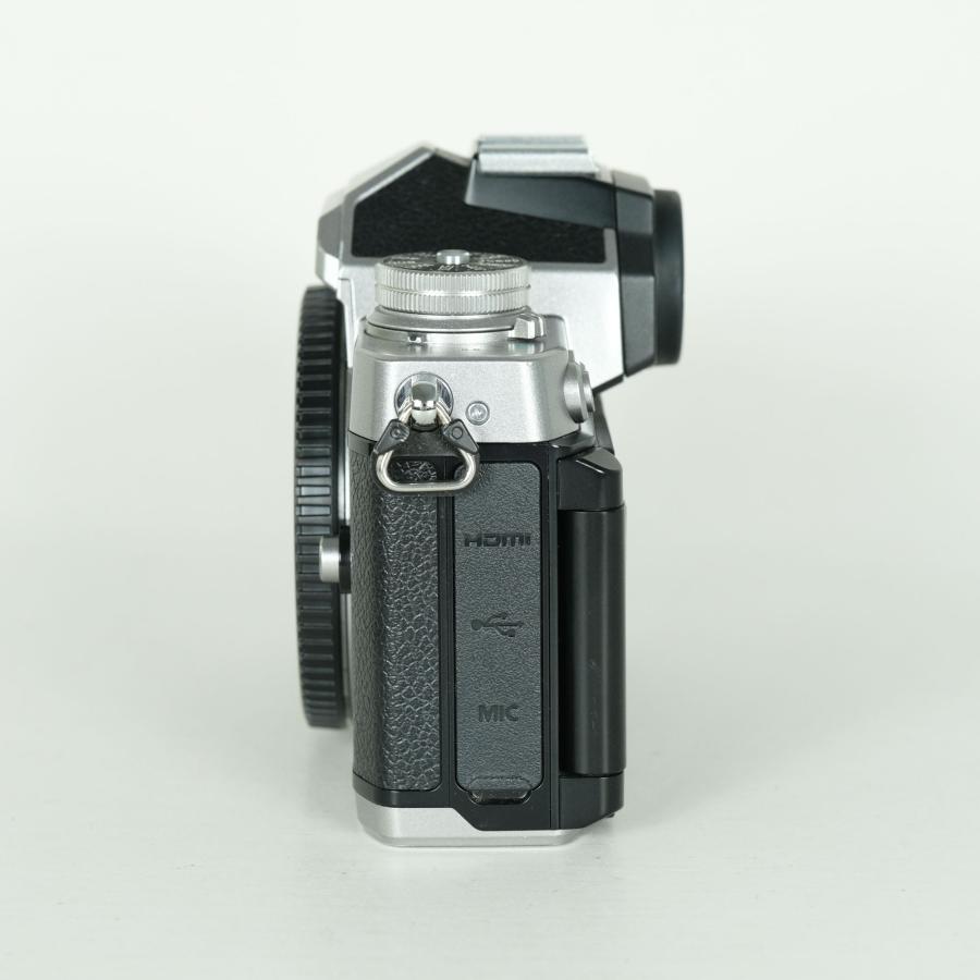 [美品 | シャッター数6,693回] Nikon Z fc [ボディ シルバー] | Nikon Zマウント |  | 04