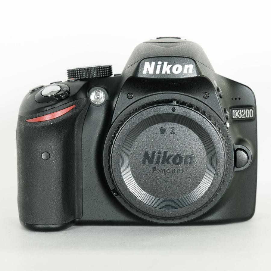 美品｜シャッター数6,956回] Nikon D3200ボディ ブラック / ニコンF
