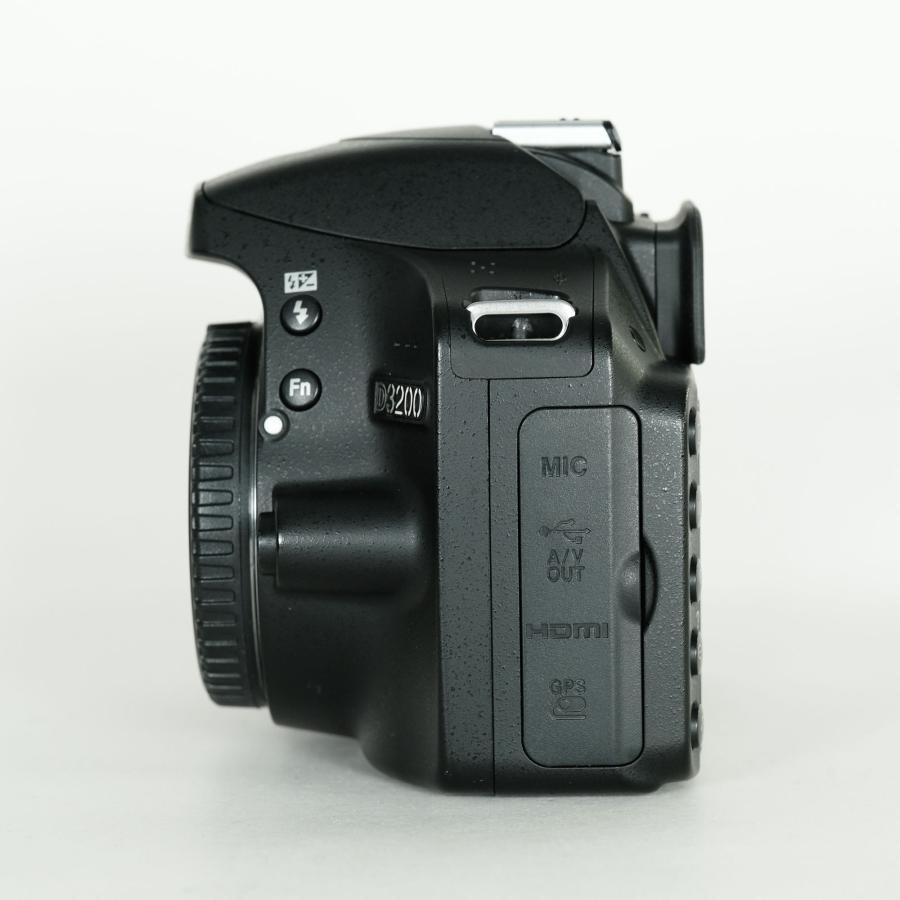 美品｜シャッター数6,956回] Nikon D3200ボディ ブラック / ニコンF