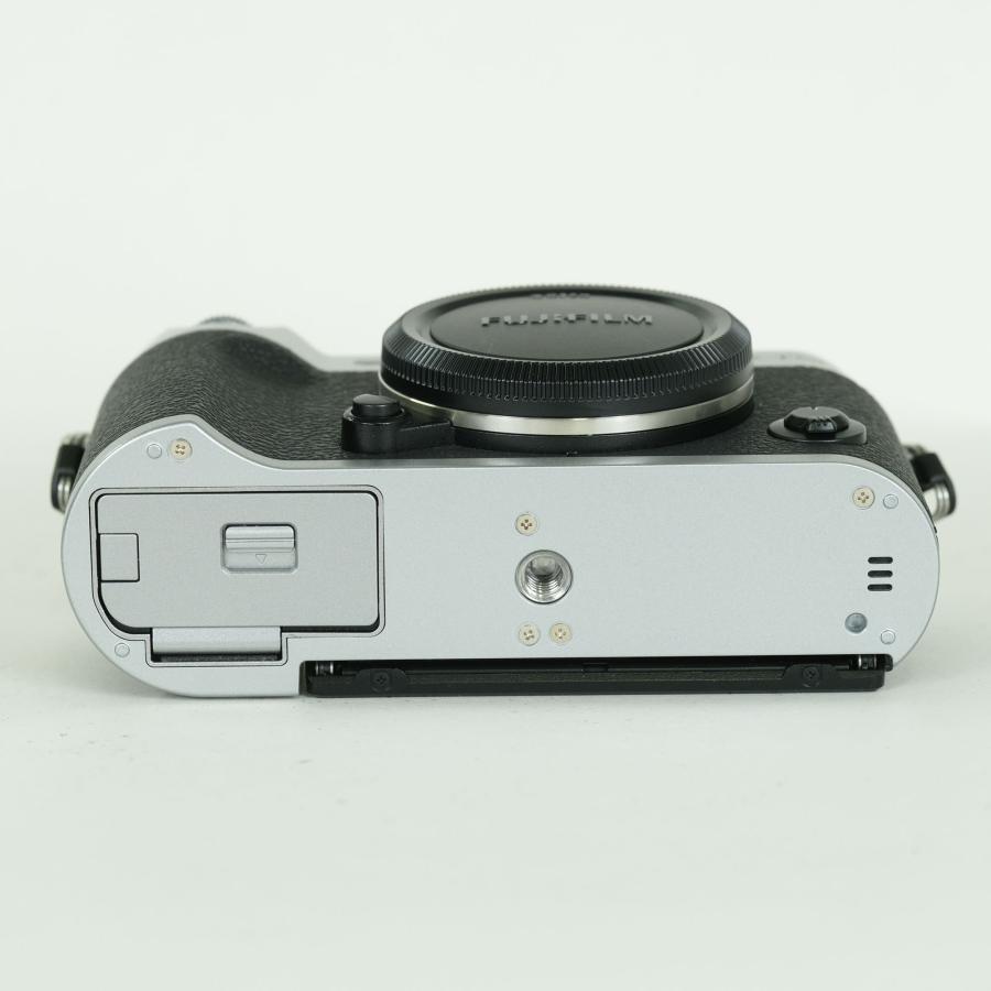 美品 | シャッター数2,100回｜バッテリー2個・グリップ付] FUJIFILM X