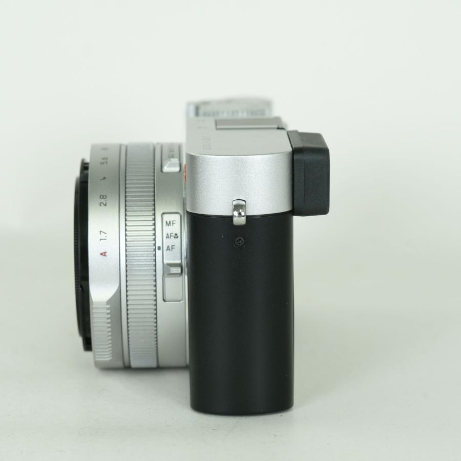 美品 | 別売り付属品多数付] LEICA D-LUX7 シルバー コンパクト