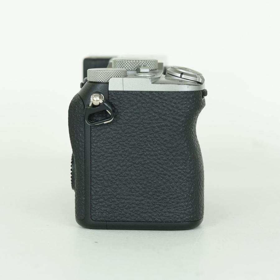 良品] SONY α7C II（ILCE-7CM2） [ボディ シルバー] | Eマウント