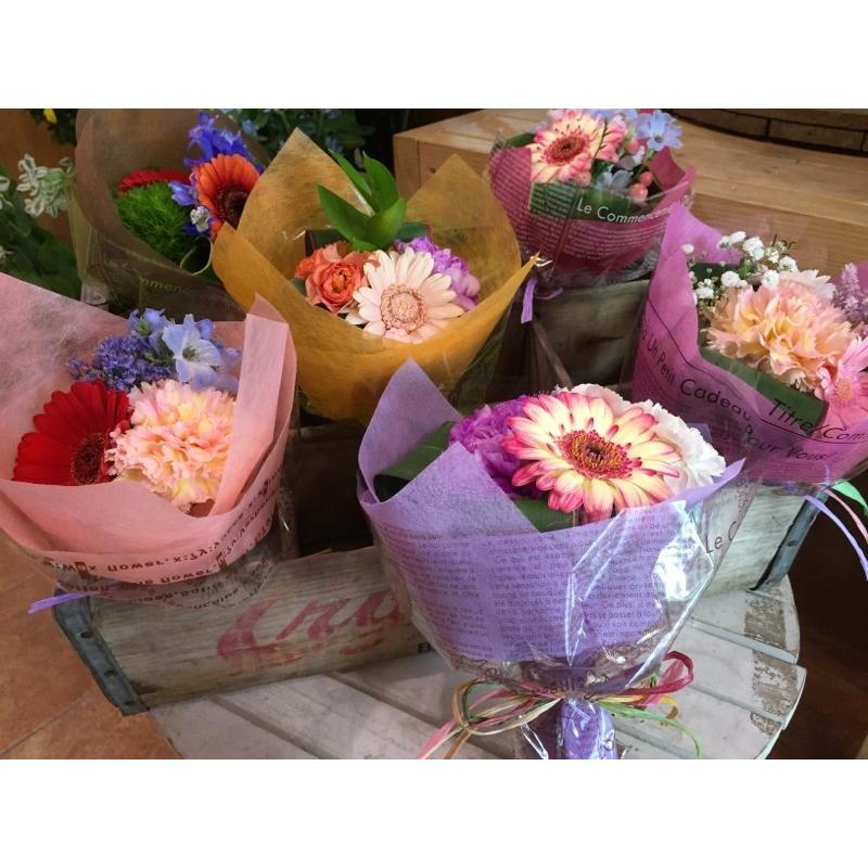 ミニブーケ 全ておまかせの花材 花色で作成 ミニ 花束 プチ花束 ピアノ バレエ 発表会 お祝い 卒業式 卒園式 入園式 入学式などに Mini B5 癒し空間 One S Garden 通販 Yahoo ショッピング