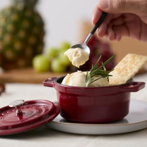 ストウブ(staub) STAUB ストウブ ピコ・ココット ラウンド 10cm 限定色ボルドー IH対応 国内正規品 鋳物ホーロー鍋 生涯保証付きの画像