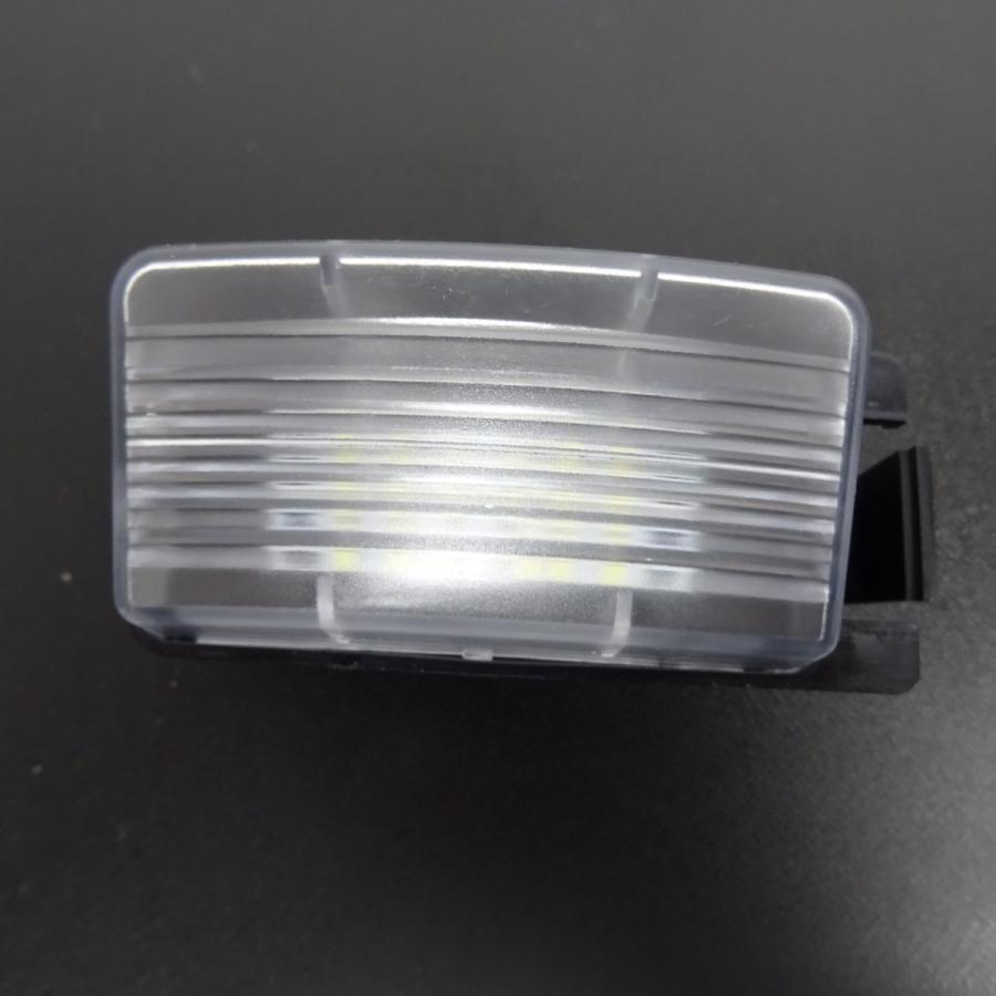 激白光 ! 交換式 日産 LED ナンバー灯 ライセンス ランプ キューブ Z10