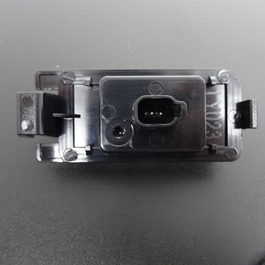 激白光 ! 交換式 日産 LED ナンバー灯 ライセンス ランプ キューブ Z10
