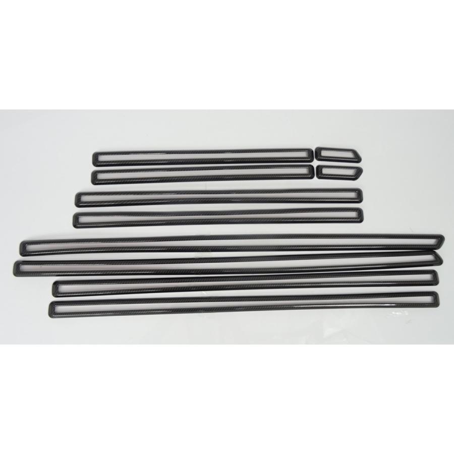 スポーティ全開♪ カーボン ルック サイドモール ガーニッシュ