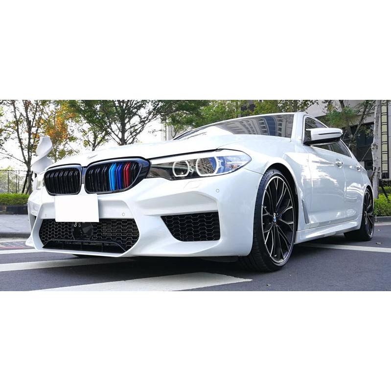 スポーティ全開♪ BMW Mカラー M5ルック グリル G31 523d 523i 530i