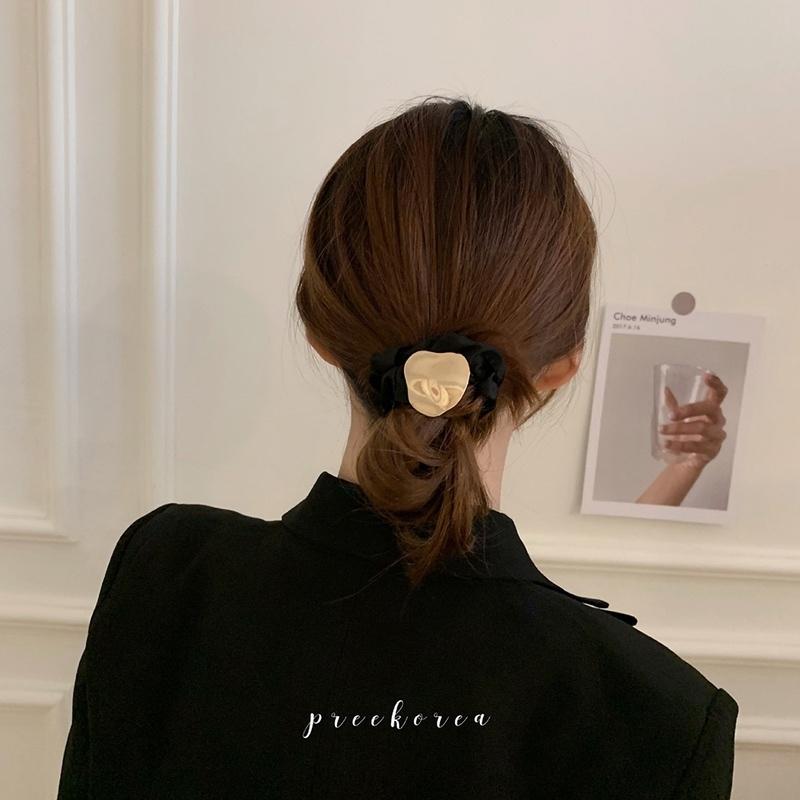 ヘアゴム おしゃれ ヘアアクセサリー シュシュ 髪ゴム おしゃれ ヘアーアクセサリー 韓国 シュシュ ポニー ゴールド モチーフ 跡がつきにくい :5132203011:セレクトショップ オンリーユー 通販 シュシュ ヘアアクセサリー ヘアゴム プレート ゴールド オシャレ 1781