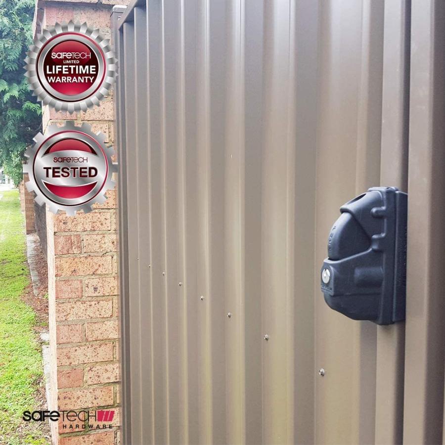 Safetech ハードウェア ビニールゲートラッチ 両面キーロック可能 ゲートロック 2つの独立したラッチフック セキュリティメタル木製ビニールフェ 